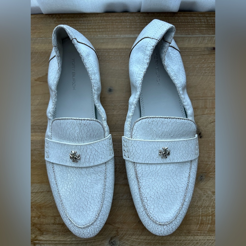 Tory Burch Ballet Loafer in Shiny White Women’s Size 6.5 New - Picture 3 of 10